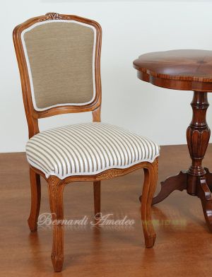 SE09 T Parisian Chair in Light Wood with Padded Seat and Backrest 02